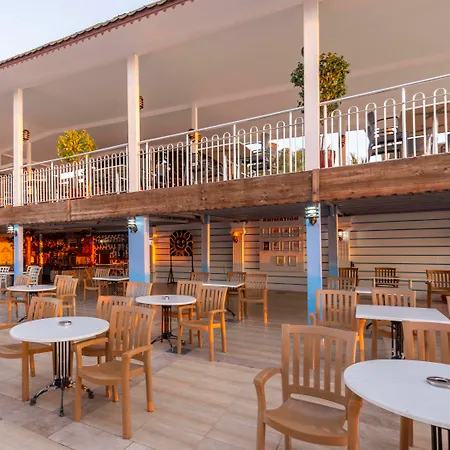 فندق أرماس بيتش 4*