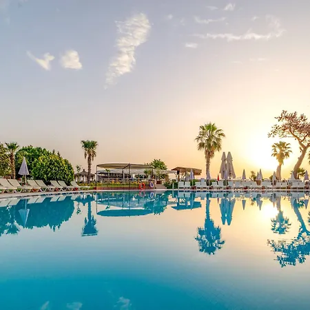 أرماس بيتش 4*