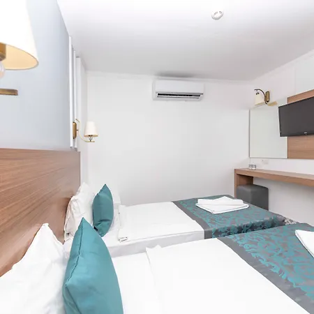 Armas Hotel